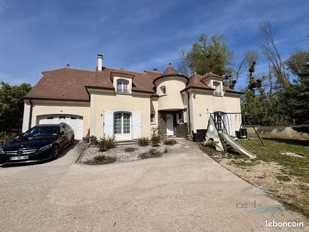 maison 6 pièces 230 m²
