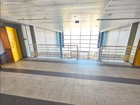 bureaux 740 m²