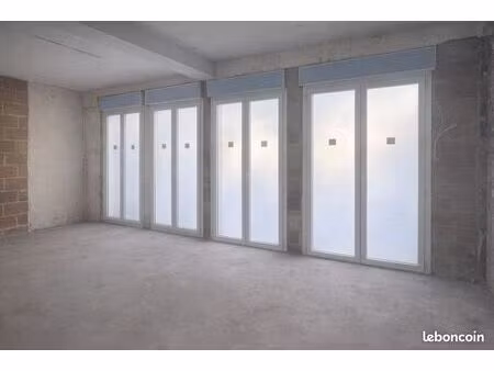 local 105 m² idéal professions libérales / cabinet médical - entièrement réhabilité  en re