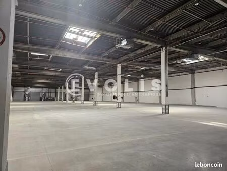 local d'activité 4 305 m²