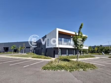 local d'activité 1 808 m²