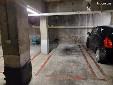 vends place de parking pour voiture  1er sous sol  proche gare asnières sur seine