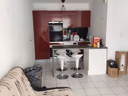 t2 de 41 m2 avec box de 21m2 balcon et place de parking extérieur