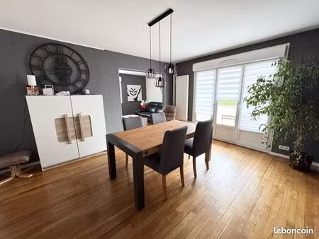 bel appartement avec balcon