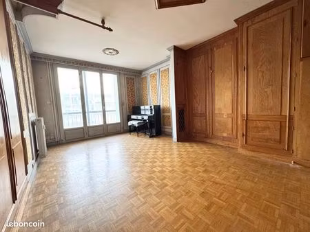 bel appartement avec garage et balcon