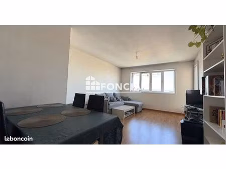 3 pièces avec balcon  cave et parking en sous-sol