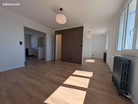 superbe t4 de 63 m² entièrement rénové + balcon exposé ouest + garage fermé + cave + parki