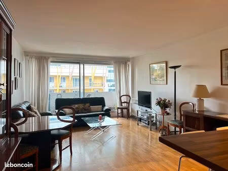 t3 de 77m2 lumineux avec balcon et vue dégagée sur l’esplanade de paris- la défense