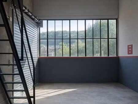 local d'activite 76m² (alarme / vidéosurveillance) avec terrasse et parking privée