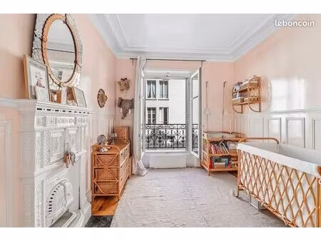 a vendre - appartement haussmannien 53 m² - 2 chambres – parquet moulures cheminée – leval