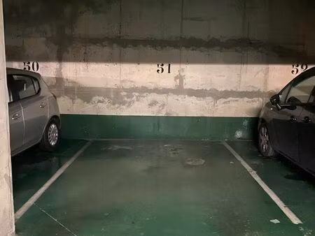 place de parking dans résidence sécurisée (asnieres/seine)