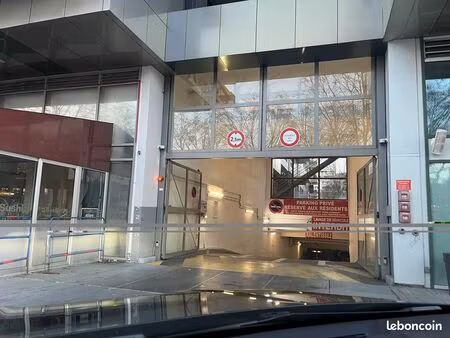 parking rive de seine