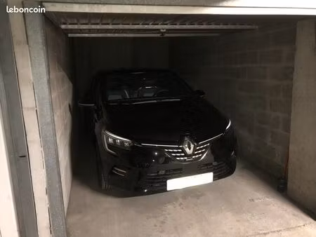 box auto proche rer sceaux et fontenay aux roses  libre de suite  en sous-sol résidence de