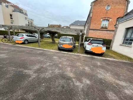 place de stationnement à louer près de la gare