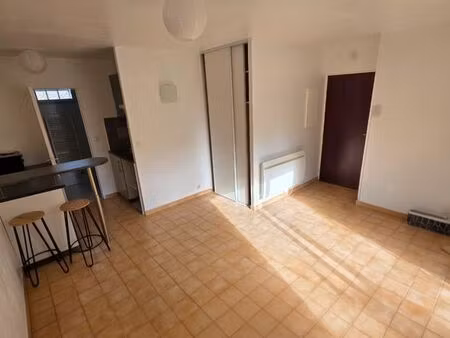 location studio 26m2 à meudon au pied du t2 et proche de la gare ligne n