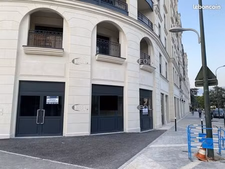 local commercial 200 m²