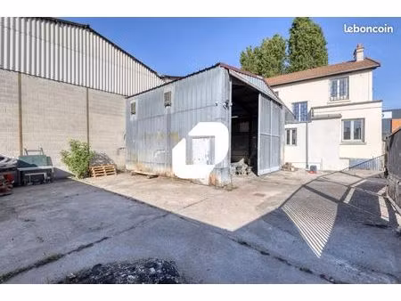 bureaux 239 m²