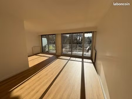 rueil-malmaison – hypercentre – local professionnel 78 m² – emplacement premium face mairi