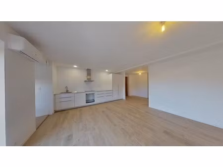 grand t4 lumineux d'environ 90 m2 neuf quartier de la gare à hyères