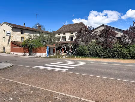 potentiel exceptionnel de près de 1 000 m² – axe roanne / pa