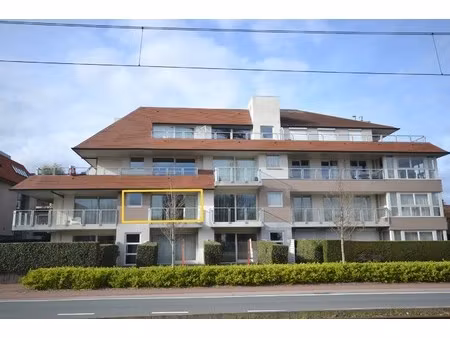 ruim en zonnig appartement te oostduinkerke nabij het zonneplein.