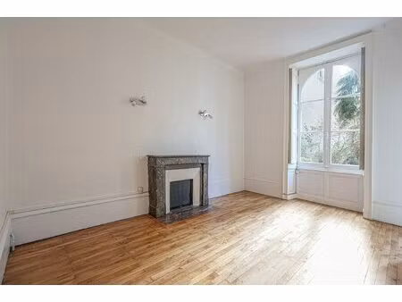 a louer appartement rue dugommier 60m²