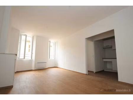 faux t3  place louis blanc  idéal militaire