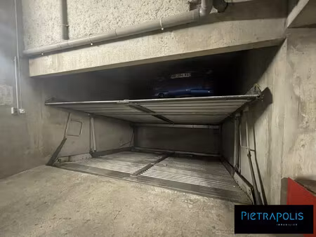 place de parking en sous sol parklift
