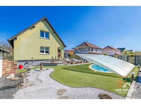 maison individuelle 1979 avec piscine  double garage et pièce annexe