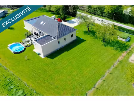 maison familiale d'environ 180m2 avec terrain de 2500 m2 situé à issé