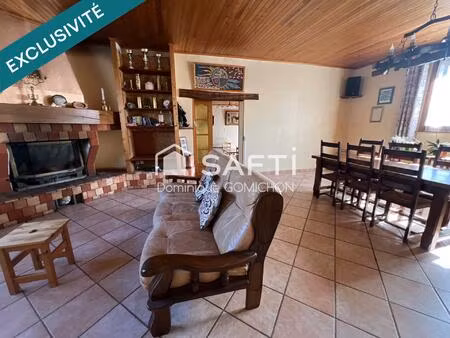 spacieuse maison sur un terrain plat