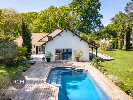 gambais - propriété entièrement rénovée dans un environnement privilégié avec piscine chau