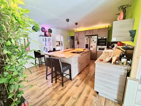 t5 de plain pied  non mitoyen  clim réversible.