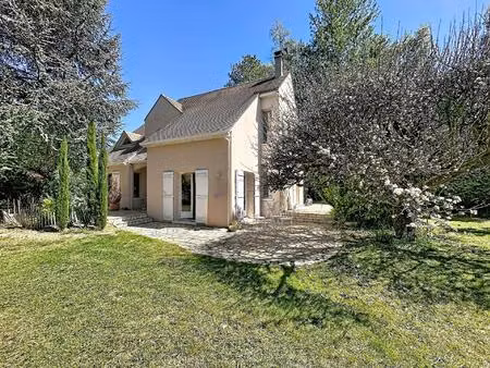 cadre résidentiel  volumes et belle dépendance