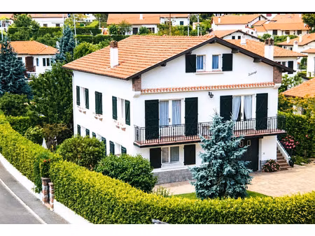 saint-jean-de-luz une maison  deux visions : un cocon familial d’exception ou un investiss