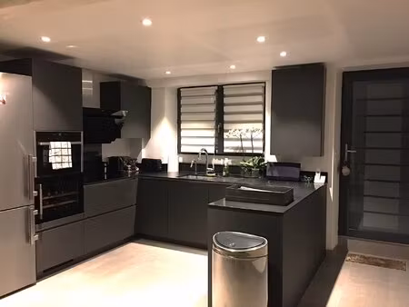 110 m2 5 p 3 ch 95 m² de terrain centre ville