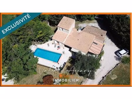 rocbaron : maison de 130 m² sur un terrain de 1718 m² avec piscine  garage  dépendance...