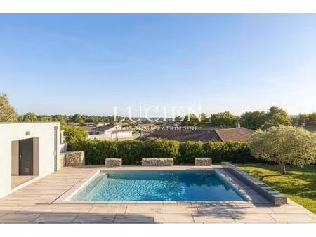 villa contemporaine au calme absolu avec vue dégagée et piscine