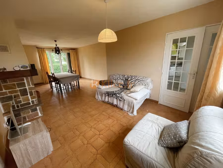 beau plain pied proche de la mer et commerces a vendre ( côt