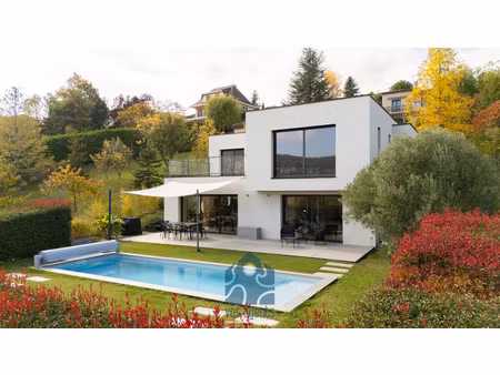 villa avec vue  piscine  terrasses et garages