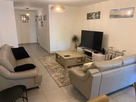 location meublée appartement 5 pièces 90 m² à ferney-voltaire (01210)  2 650 €