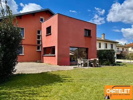 maison peronnas  familiale  proche des lycées