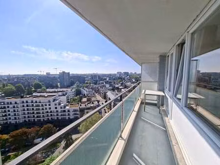 appartement 1 ch. avec garage et balcon vue ville  evere