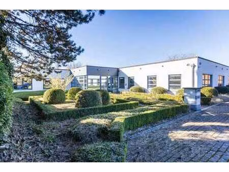 e411 (sortie 3) - bureau/cabinet/showroom 275 m² + 10p