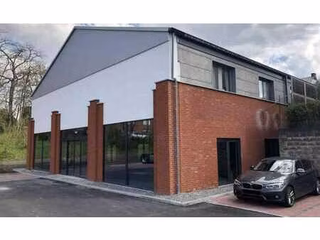 bâtiment multi-fonction à louer.