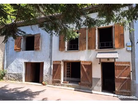 maison 9 pièces – 145 m² loi carrez (170 m² au total) - 900 m2 de terrain