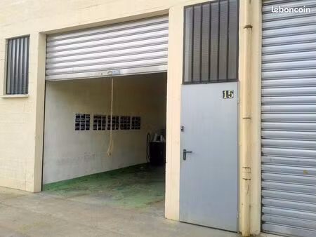 dépôt 37 m² en bail précaire avec point d'eau
