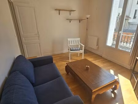t2 traversant sur cours en location meublée à pantin - 42m2 avec accès à une remise de 3m2