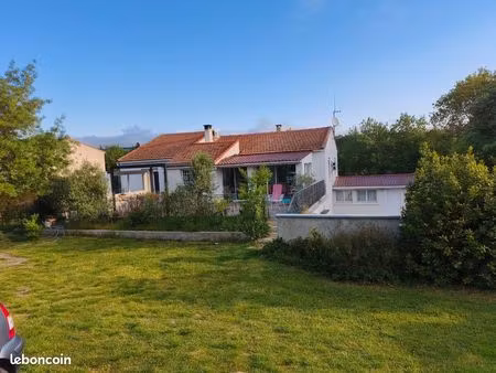 maison individuelle piscine et jardin