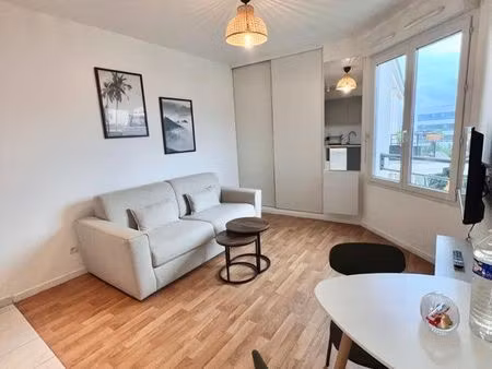 studio avec balcon et parking